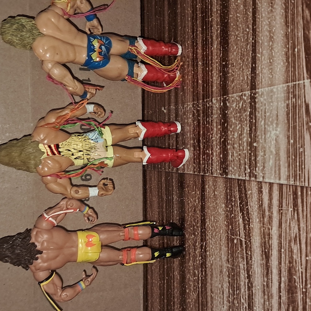 Wwe Ultimate warrior Action Figure Lot with Yellow and Blue Outfits - Picture 3 of 4